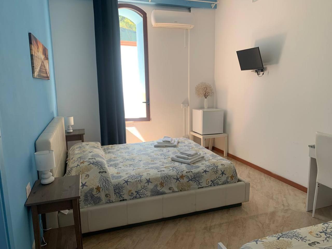 Borgomarino'S Room Cefalu Exterior photo